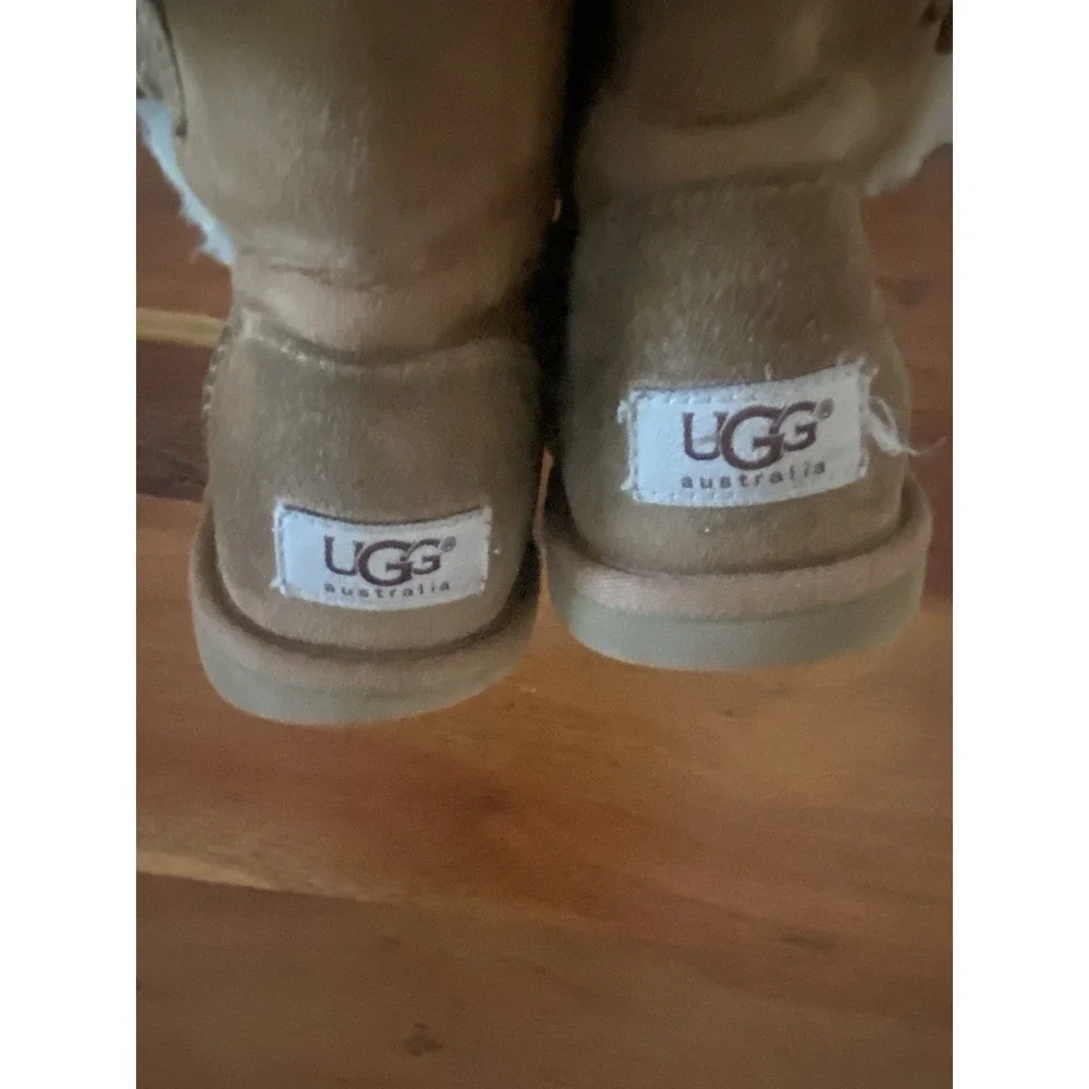 Ugg Kids Bailey Button II Chestnut Suede Boots Sz 3 Big Kids